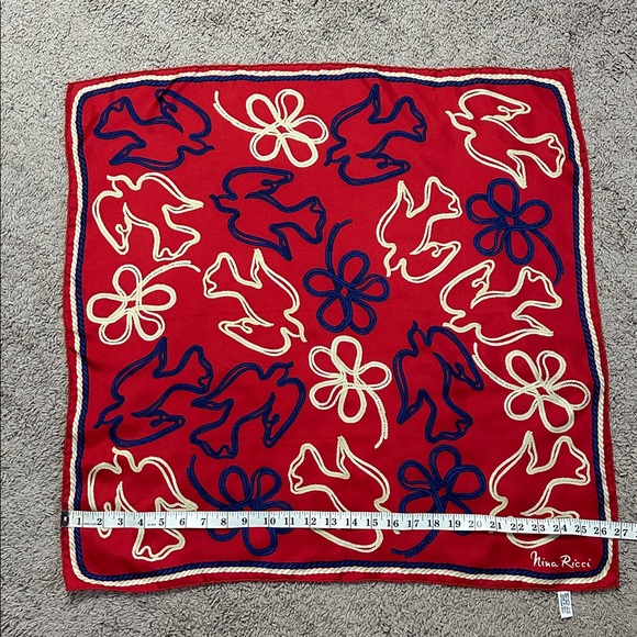 Vintage Nina Ricci Red Scarf with Blue and Cream Patterns 100% silk - Picture 4 of 8
